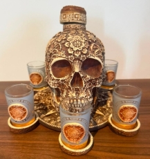 Keramik-Karaffe im Totenkopf-Design - mit Tablett und 6 Gläsern +++EINZELSTÜCK+++
