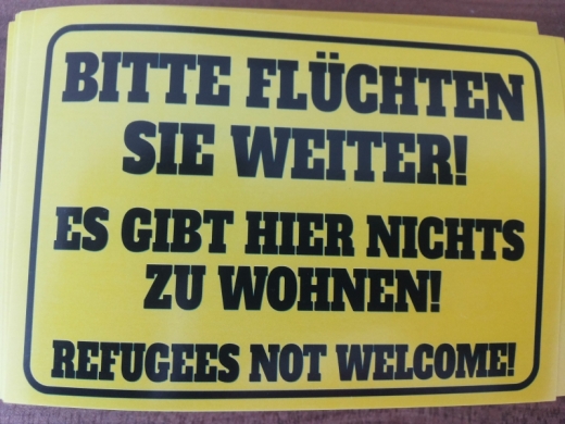 Bitte flüchten Sie weiter - Aufkleber
