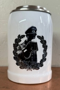 Bierkrug mit Zinndeckel - Prost Kameraden