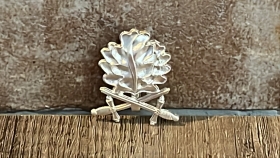 Pin - Eichenlaub mit Schwertern - silberne Optik